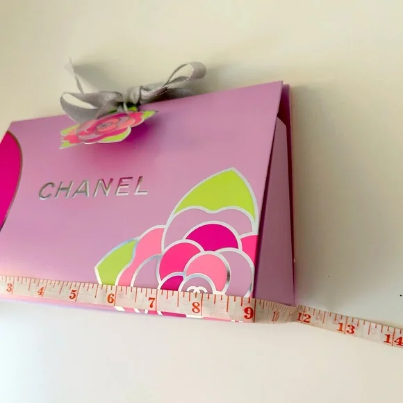 CHANEL Gift Bag Limited Edition w/ ribbon,tissue paper, camilla charm - Picture 10 of 10